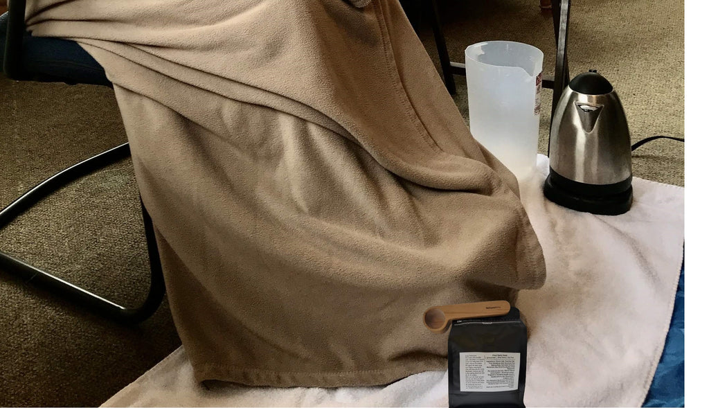 1. Wash your feet every day 2. Those with a history of bleeding should follow the doctor's advice 3. Do not soak your feet during menstruation and pregnancy 4. Do not soak your feet within 30 minutes before and after meals 5. This product cannot replace drugs 6. Dont spend too much time in three groups 7. People with foot injury and inflammation should not soak their feet 8.15-20 minutes is appropriate