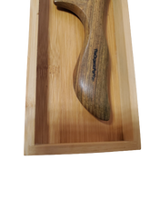 Load image into Gallery viewer, Comfortable Handle After many times of polishing, the wood is smooth and delicate, and the handle of the comb is thick and comfortable, and fits ergonomics.
