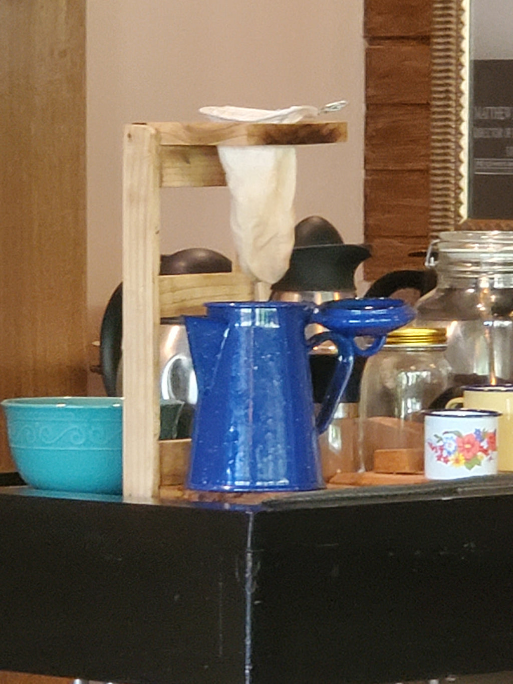 Our coffee cloth socks are made from a hand-loomed cotton sourced from Bihar, India. Both the material and the thread used to stitch it together is made from a 100% natural cotton.