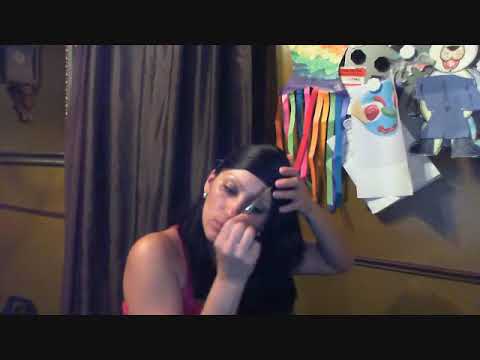 The Dubi Dubi to achieve silky straight